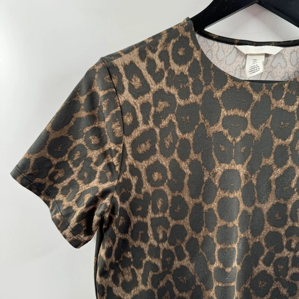 H&M Leopard Print Short Sleeve Top Size Large Sleek Finish - Picture 2 of 5
